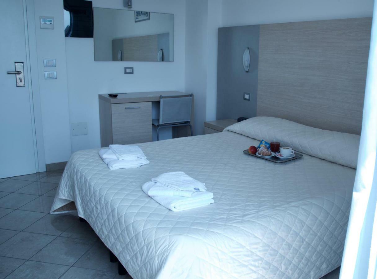 Hotel Etoile Rimini Extérieur photo